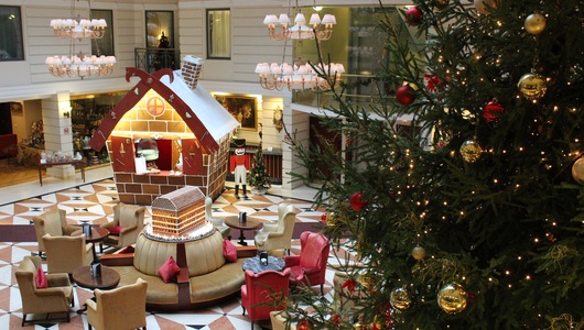 Feed christmas market at kempinski hotel moika