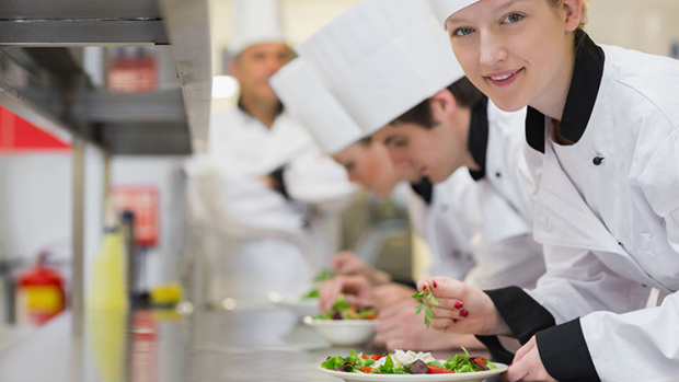 Large culinary school students