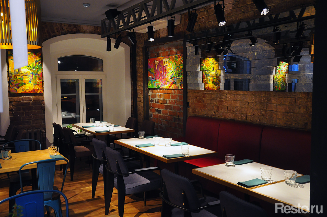 Новое место: мини-кафе в Казани с пиццей, тартарами и стильным баром из морских камней