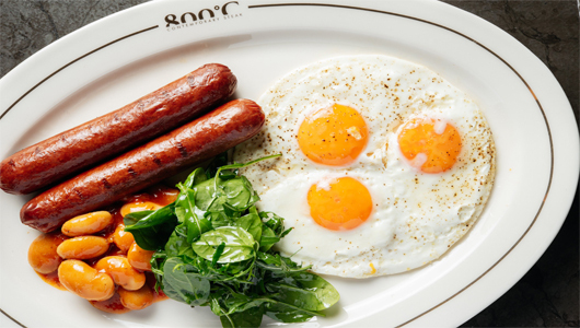 Feed  800 c contemporary steak yaichnica  kolbaski black angus  fasol gigantskaya  rukkola  shpinat